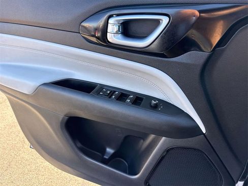 Used 2023 Jeep Compass Limited image 37