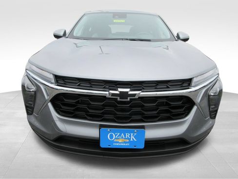 New 2026 Chevrolet Trax LS w/ LS Convenience Package FWD image 8