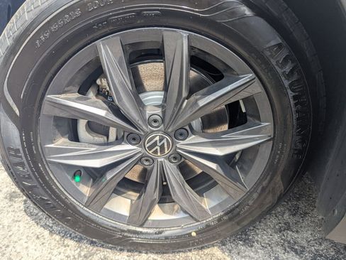 Used 2022 Volkswagen Tiguan SE image 44