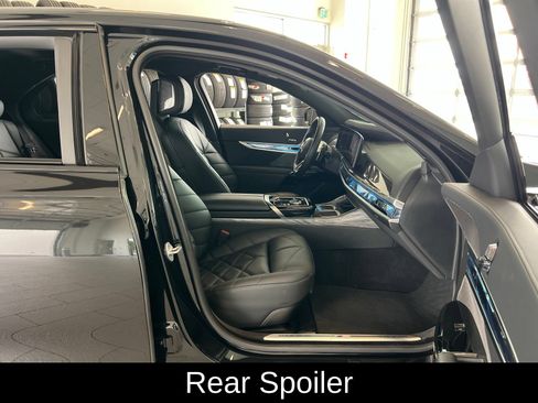 Used 2025 BMW 740i w/ Premium Package RWD image 39