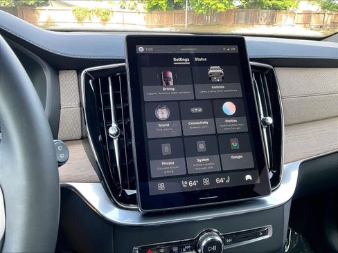 New 2026 Volvo XC90 B6 Plus w/ Protection Package Premier image 22