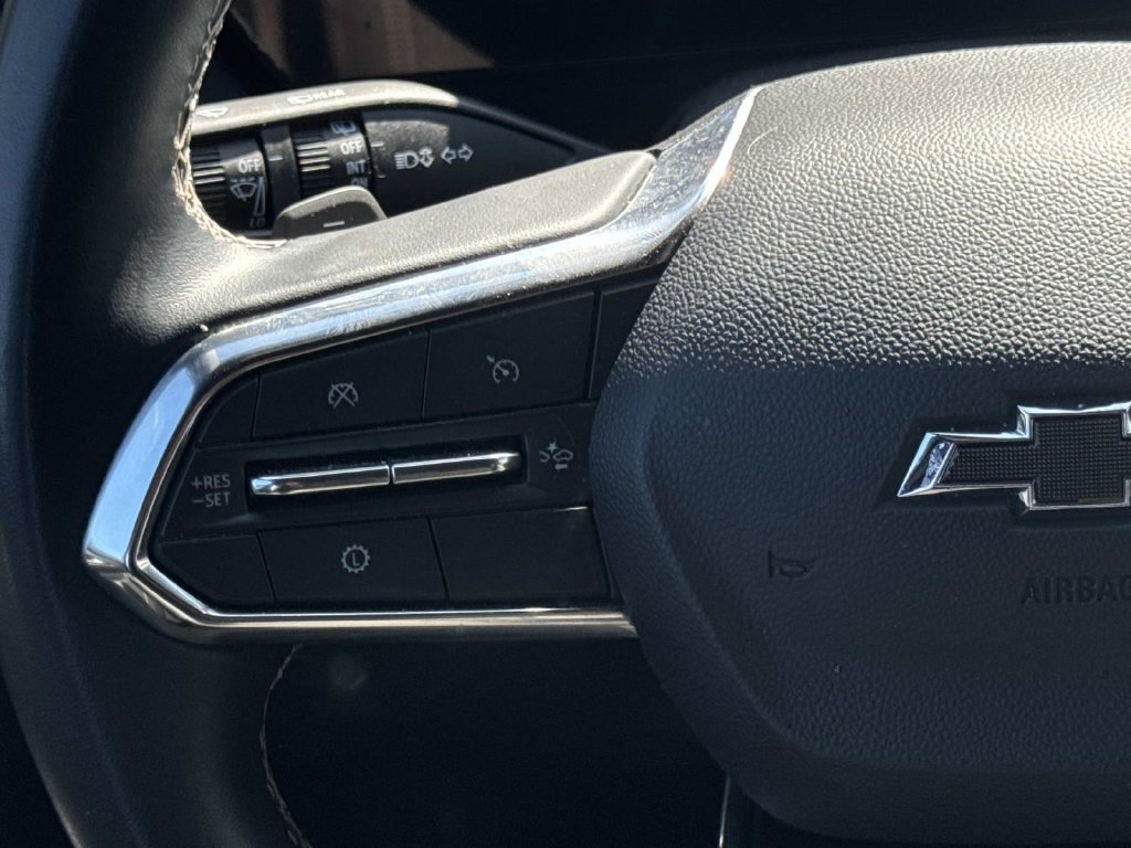 Used 2025 Chevrolet Traverse LT w/ Midnight/Sport Edition FWD image 10