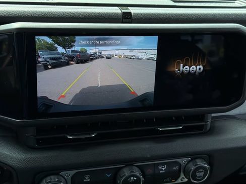Certified 2025 Jeep Gladiator Sport AWD/4WD image 24