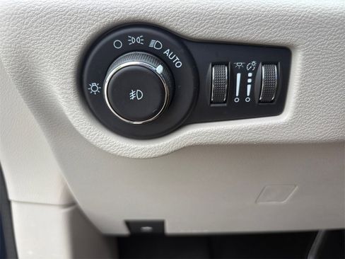 Certified 2023 Chrysler Pacifica Touring-L image 30