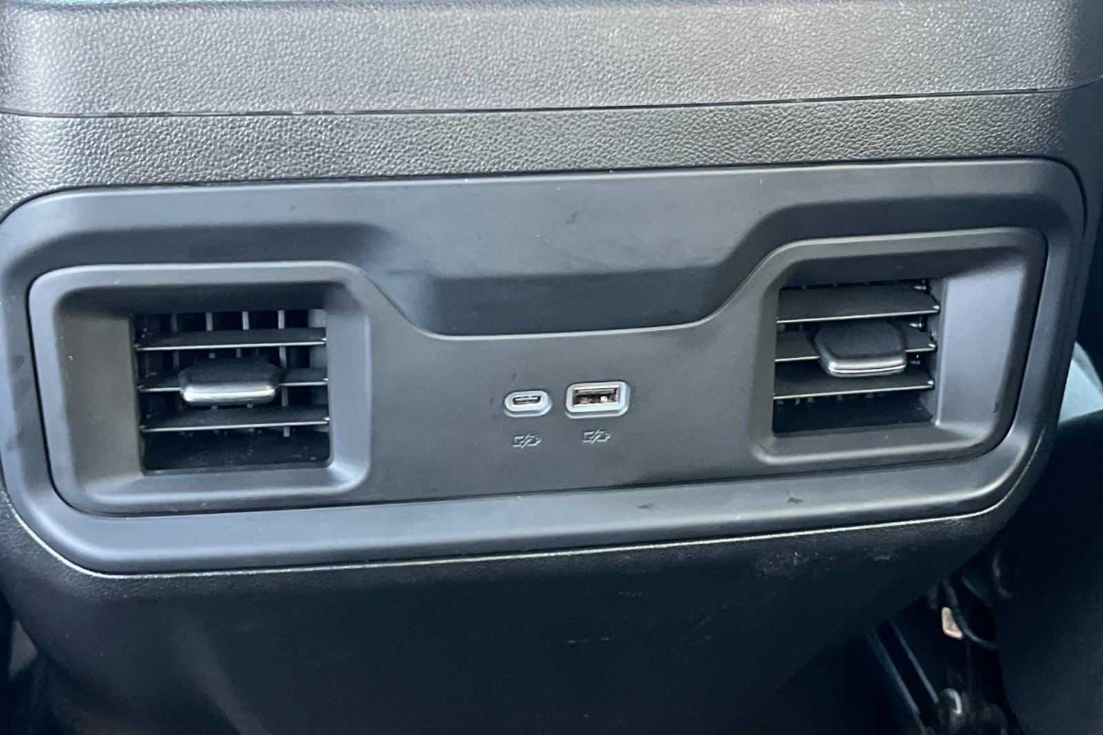 Used 2025 Chevrolet Silverado 1500 LT AWD/4WD image 17