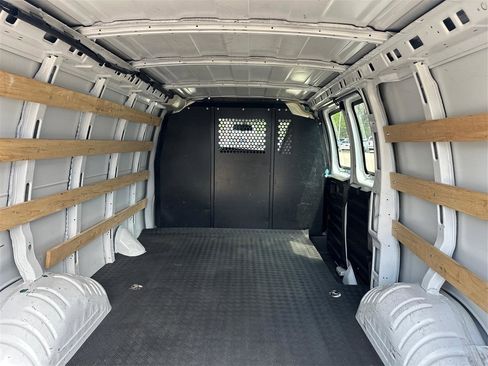 Used 2022 Chevrolet Express 2500 w/ Driver Convenience Package image 12