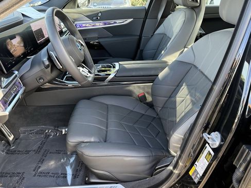 Used 2025 BMW i7 eDrive50 w/ M Sport Package image 21