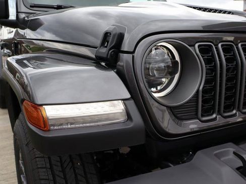 New 2025 Jeep Gladiator Sport image 4