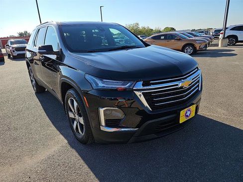 Used 2023 Chevrolet Traverse LT w/ LT Premium Package image 7