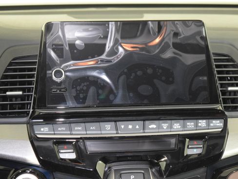New 2026 Honda Odyssey Touring image 12