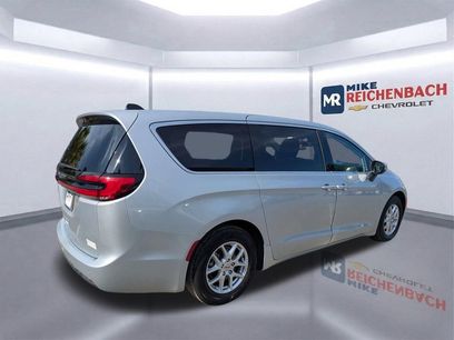 Used 2023 Chrysler Pacifica Touring-L