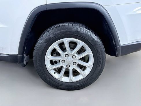 Used 2021 Jeep Grand Cherokee Laredo X AWD/4WD image 30