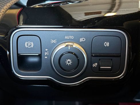 Used 2025 Mercedes-Benz CLA 250 image 25