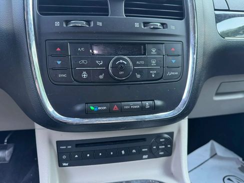 Used 2012 Chrysler Town & Country Limited w/ Luxury Group FWD image 16