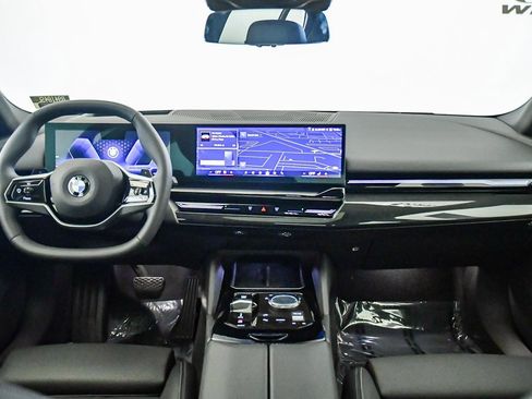Used 2025 BMW 530i w/ Premium Package image 15