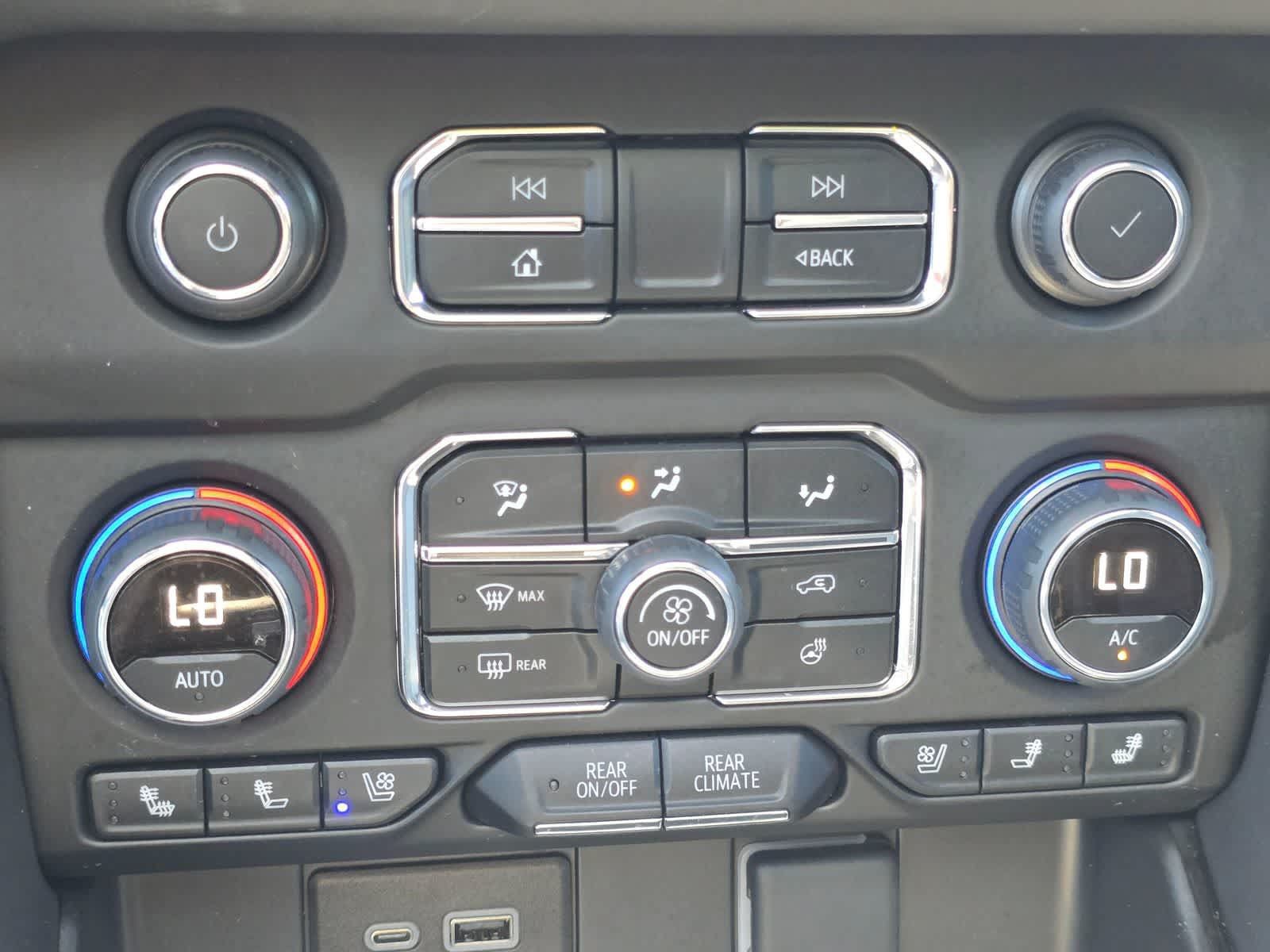 Used 2023 Chevrolet Tahoe High Country w/ Advanced Technology Package AWD/4WD image 15