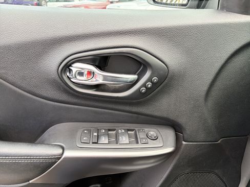 Used 2021 Jeep Cherokee Limited image 15