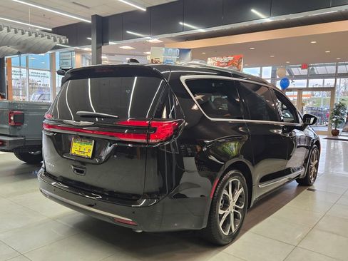 New 2026 Chrysler Pacifica Pinnacle image 7