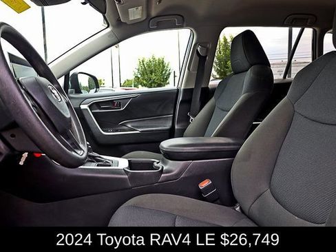 Used 2024 Toyota RAV4 LE image 28
