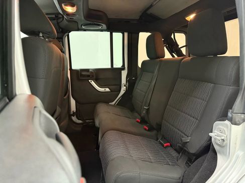 Used 2011 Jeep Wrangler Unlimited Sahara image 15