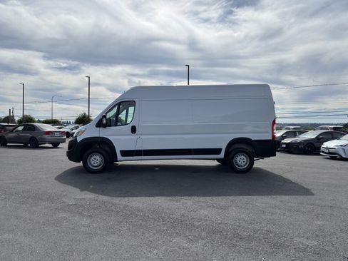 Used 2025 RAM ProMaster 2500 w/ Convenience Group FWD image 8