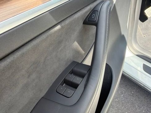 Used 2023 Tesla Model Y Performance AWD/4WD image 22