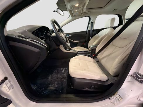 Used 2016 Ford Focus Titanium FWD image 13
