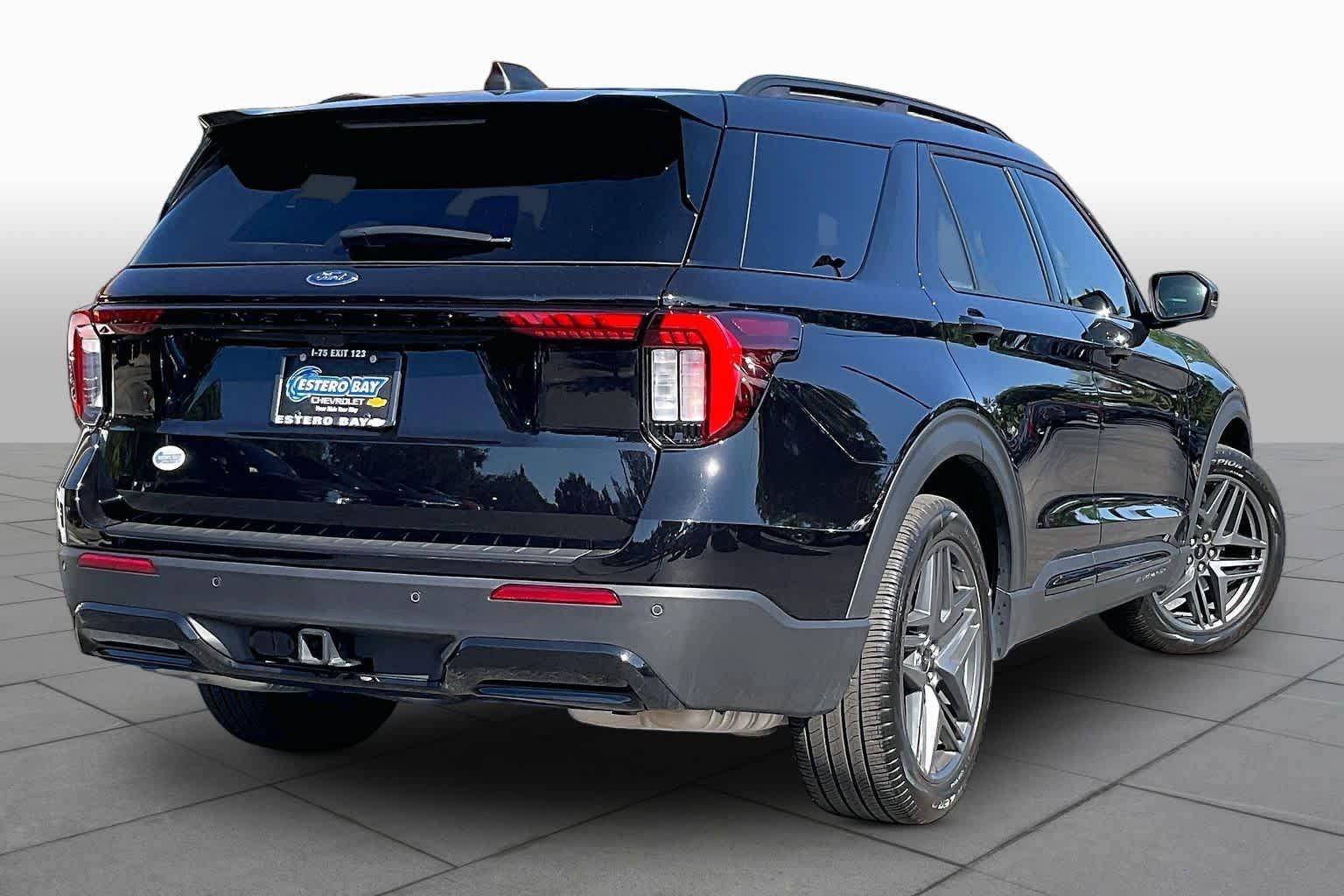 Used 2026 Ford Explorer ST-Line w/ ST-Line Street Pack RWD image 13