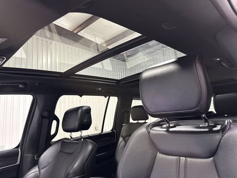 Used 2022 Jeep Wagoneer Series III w/ Premium Group I RWD image 19
