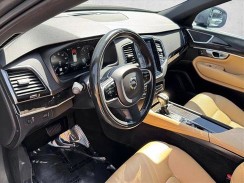 Used 2018 Volvo XC90 T6 Momentum w/ Convenience Package AWD/4WD image 12