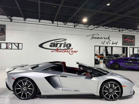 Used 2018 Lamborghini Aventador S image 8