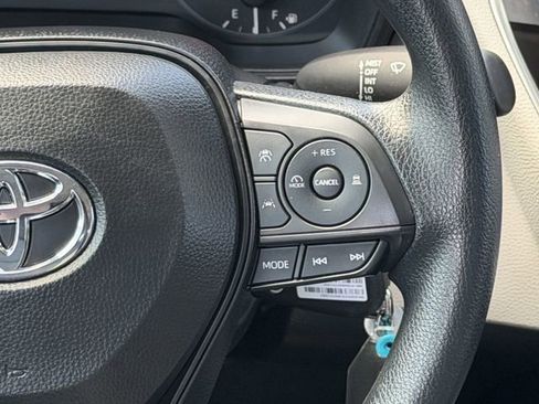 Used 2025 Toyota Corolla LE image 12