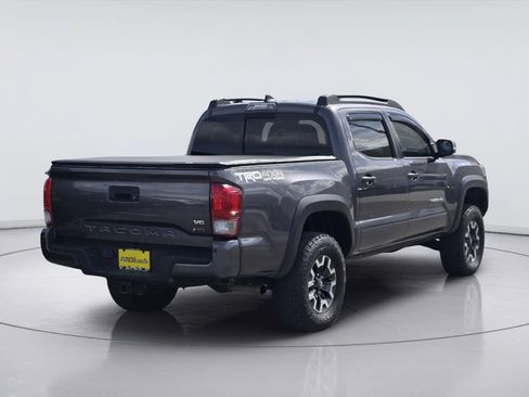 Used 2017 Toyota Tacoma TRD Off-Road w/ Premium & Technology Package AWD/4WD image 8
