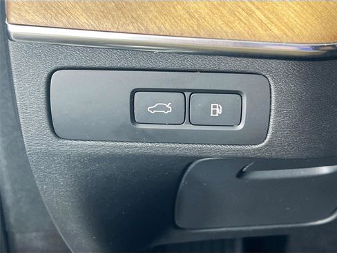 Used 2024 Volvo XC90 T8 Plus w/ Protection Package Premier AWD/4WD image 10
