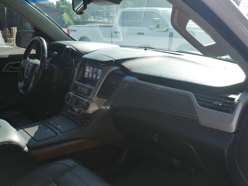 Used 2019 GMC Yukon XL Denali w/ Denali Ultimate Package AWD/4WD image 28