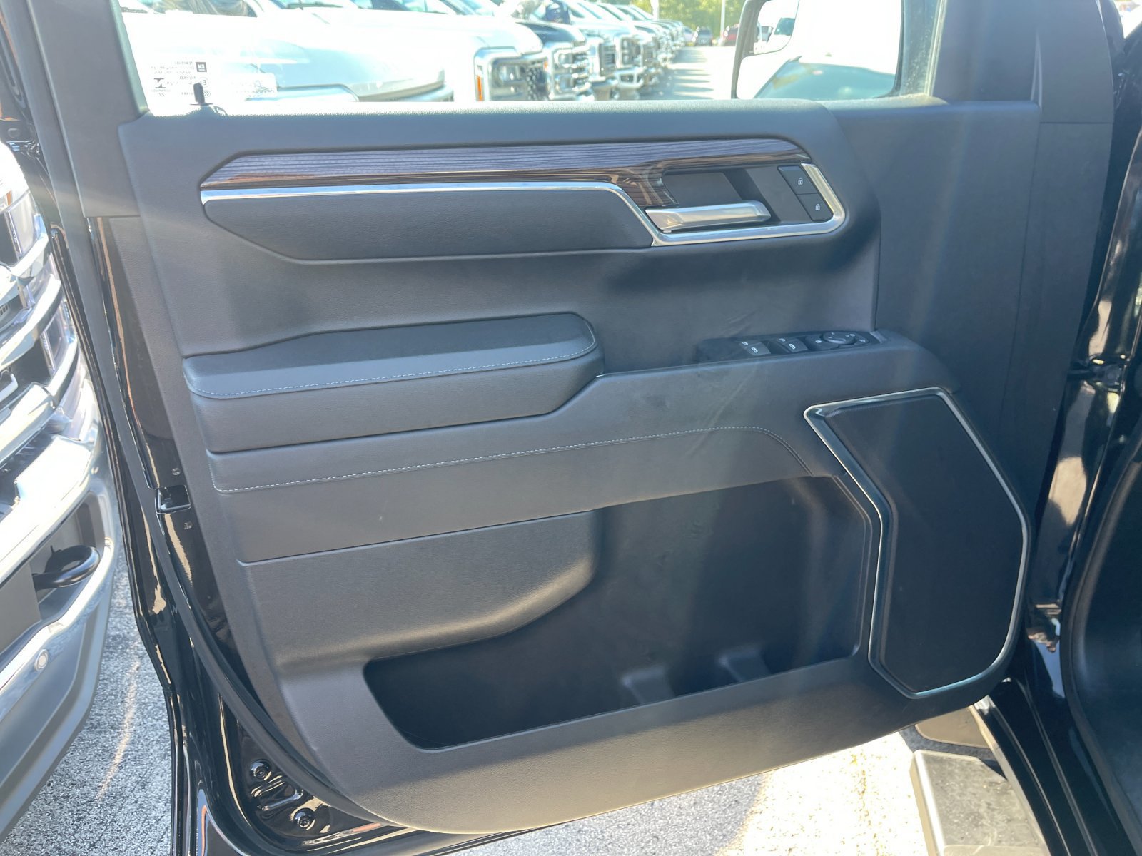 Used 2023 Chevrolet Silverado 1500 LT AWD/4WD image 12