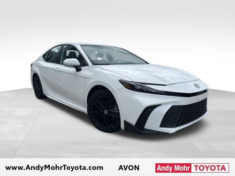Certified 2025 Toyota Camry SE image 1