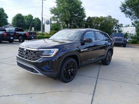 New 2026 Volkswagen Atlas Cross Sport SE FWD image 3
