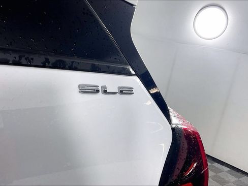 Certified 2023 GMC Terrain SLE FWD image 3