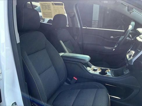 Used 2022 GMC Acadia SLE w/ Driver Convenience Package FWD image 7