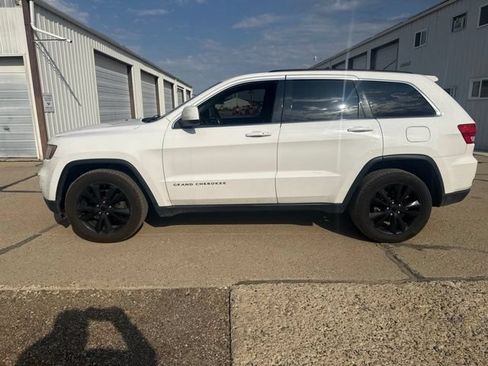 Used 2013 Jeep Grand Cherokee Altitude AWD/4WD image 7