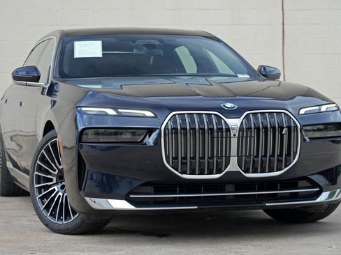 Used 2024 BMW i7 eDrive50 w/ M Sport Package RWD image 4