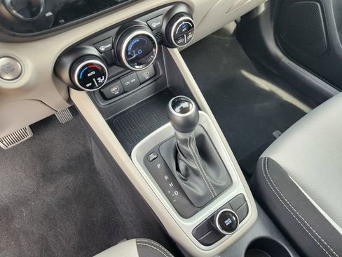 Used 2025 Hyundai Venue SEL FWD image 18