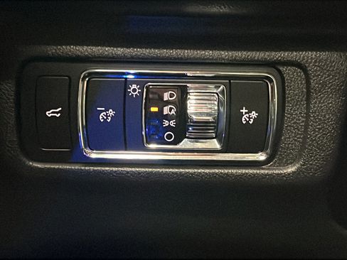 Used 2025 Lincoln Corsair Reserve AWD/4WD image 34