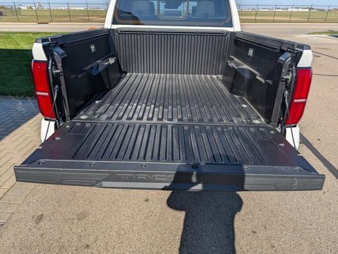 Used 2024 Toyota Tacoma 4x4 Double Cab image 8