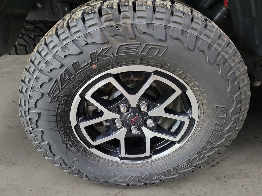 Used 2025 Jeep Gladiator Rubicon AWD/4WD image 12