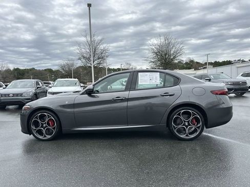 Used 2022 Alfa Romeo Giulia Ti image 2