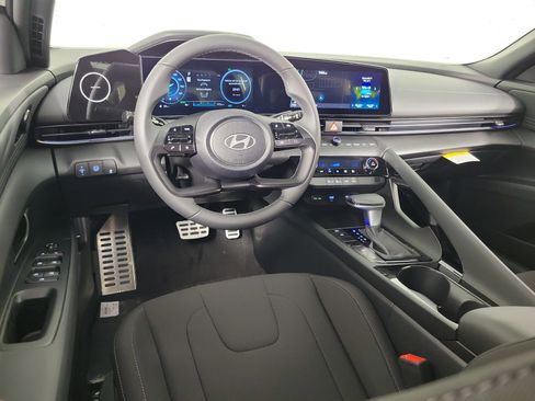 New 2025 Hyundai Elantra SEL image 12