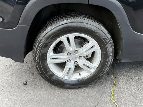 Used 2024 GMC Terrain SLE image 11