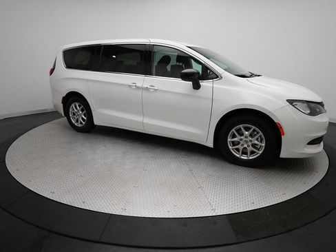 Used 2024 Chrysler Voyager LX image 13